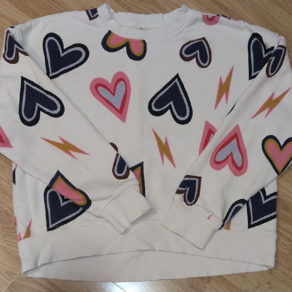 Old Navy Cream Sweatshirt with Pink & Navy Heart Print.  Cropped Front